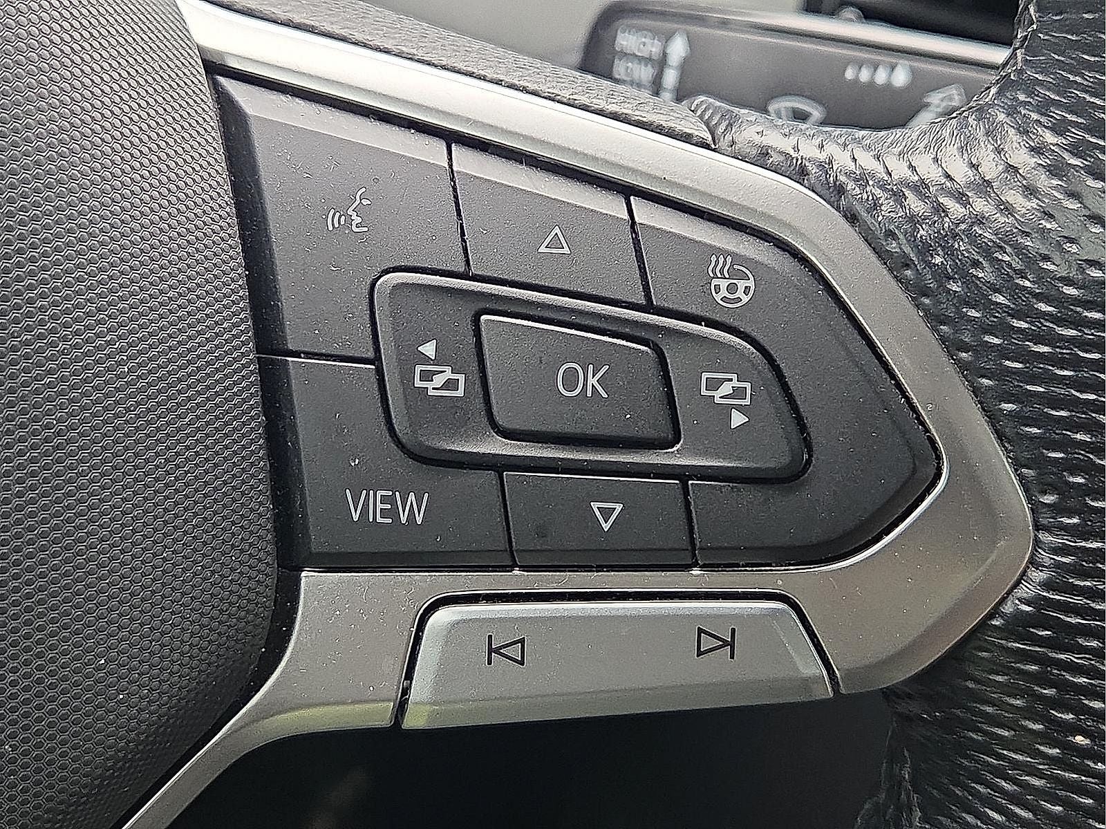 2022 Volkswagen Atlas Cross Sport 3.6L V6 SEL Premium R-Line