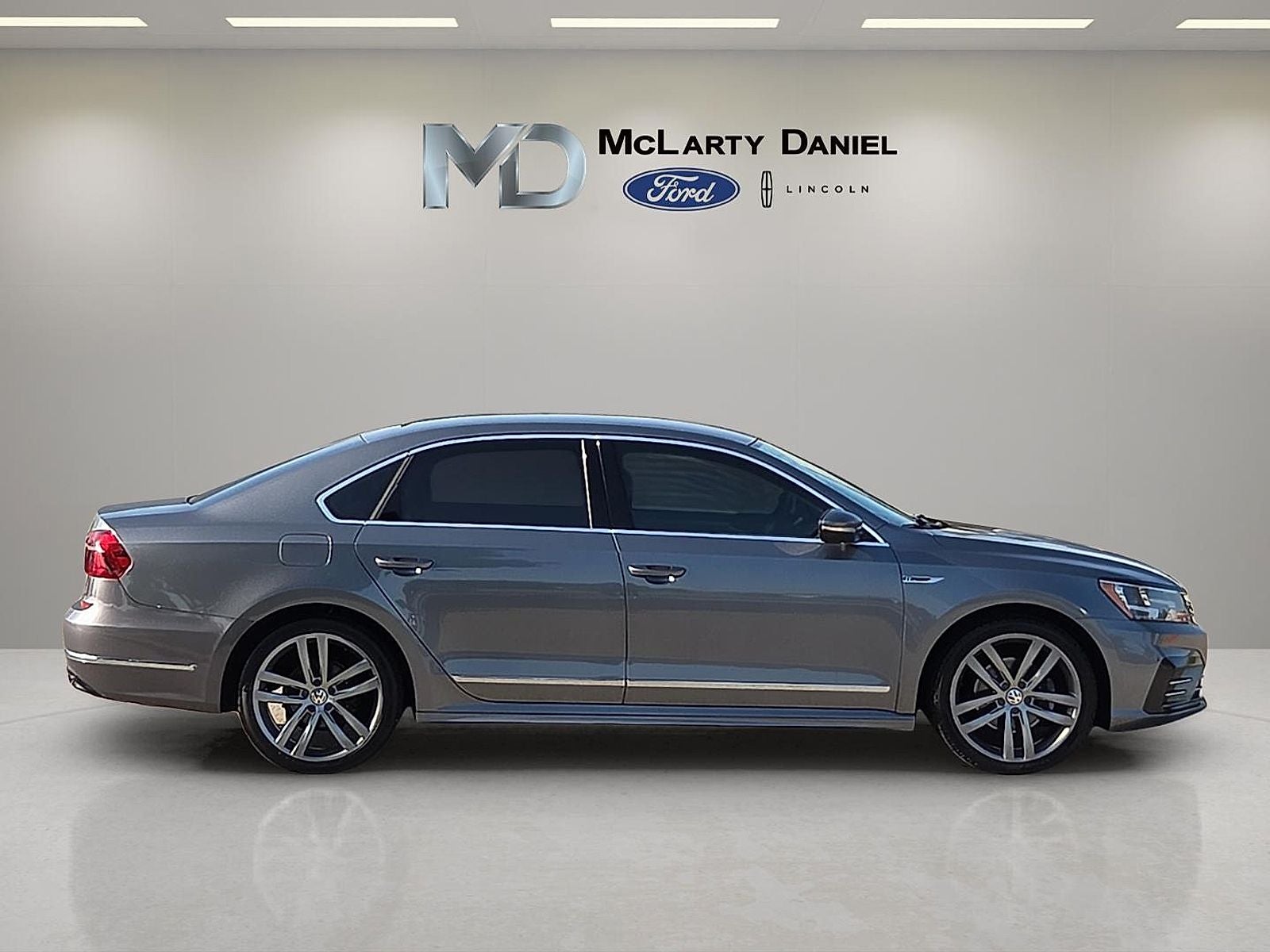 2017 Volkswagen Passat 1.8T R-Line