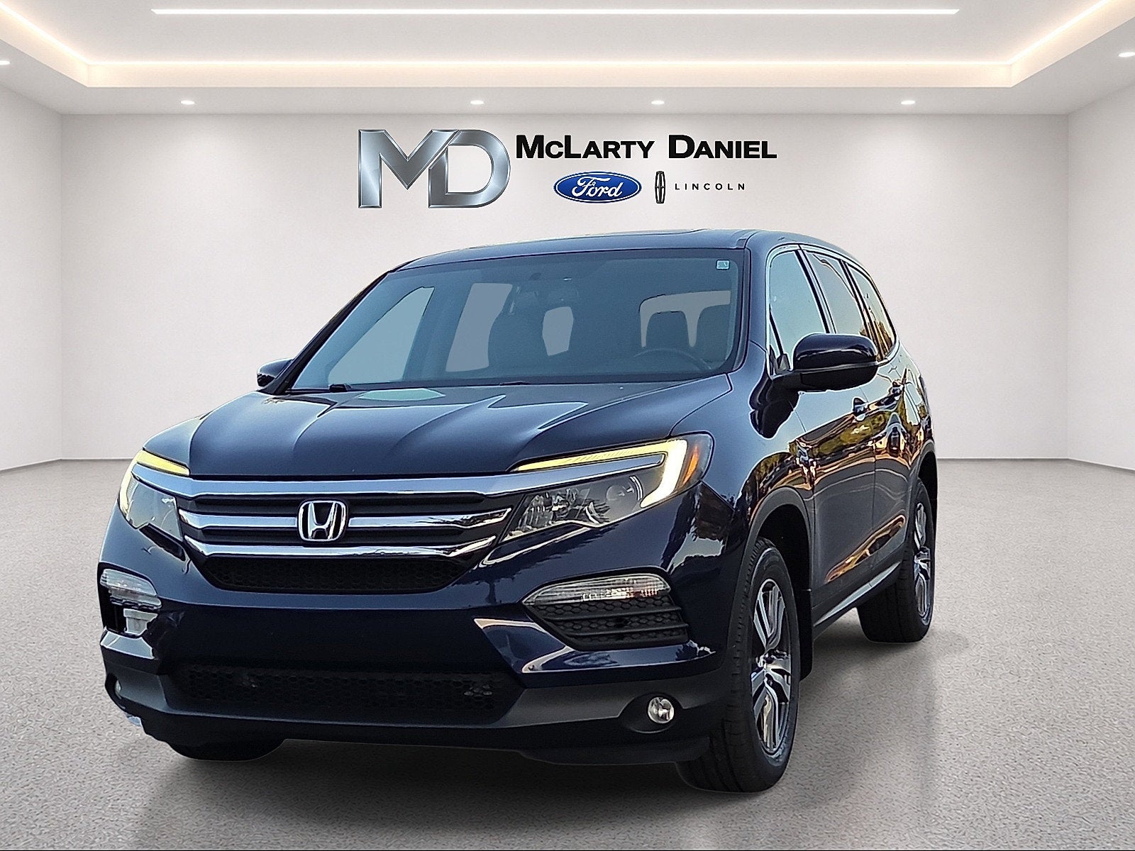 2017 Honda Pilot EX-L w/Rear Entertainment System