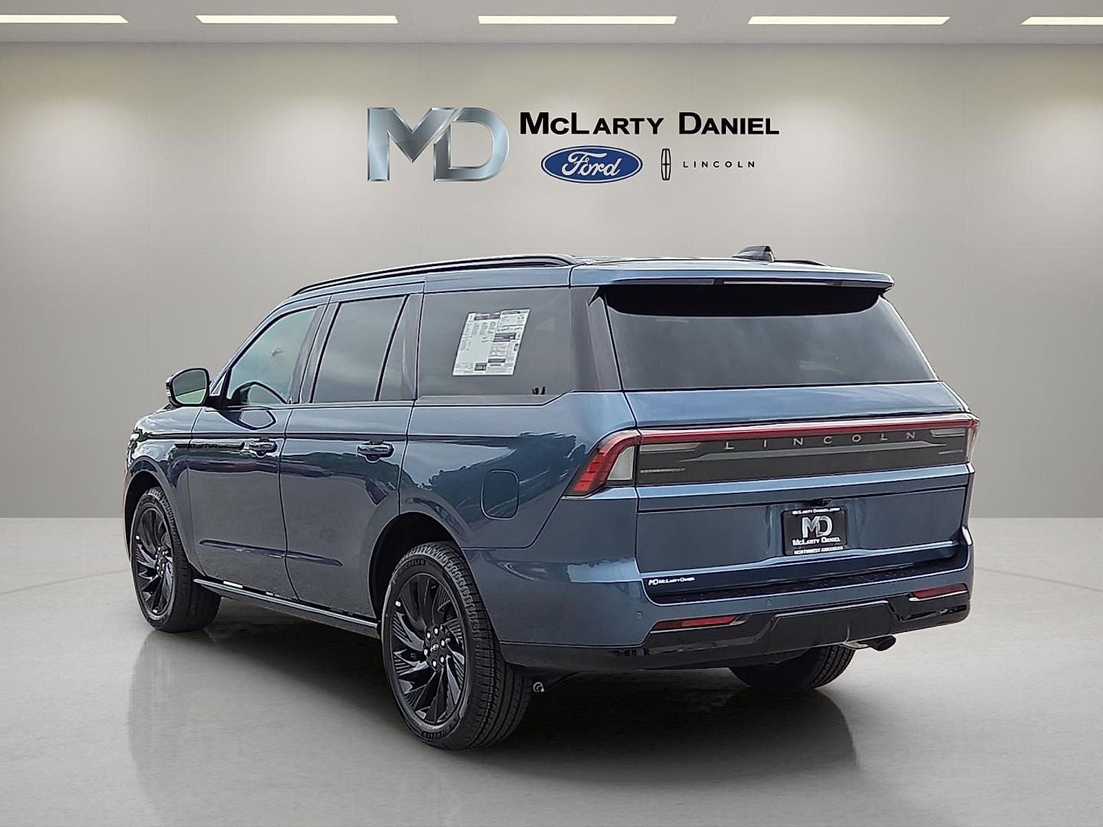 2027 Lincoln Navigator Reserve
