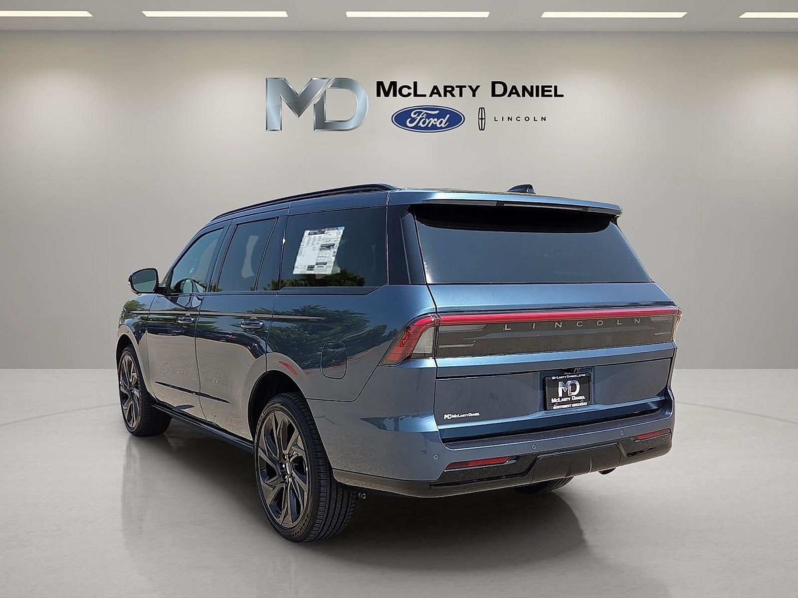 2027 Lincoln Navigator Reserve