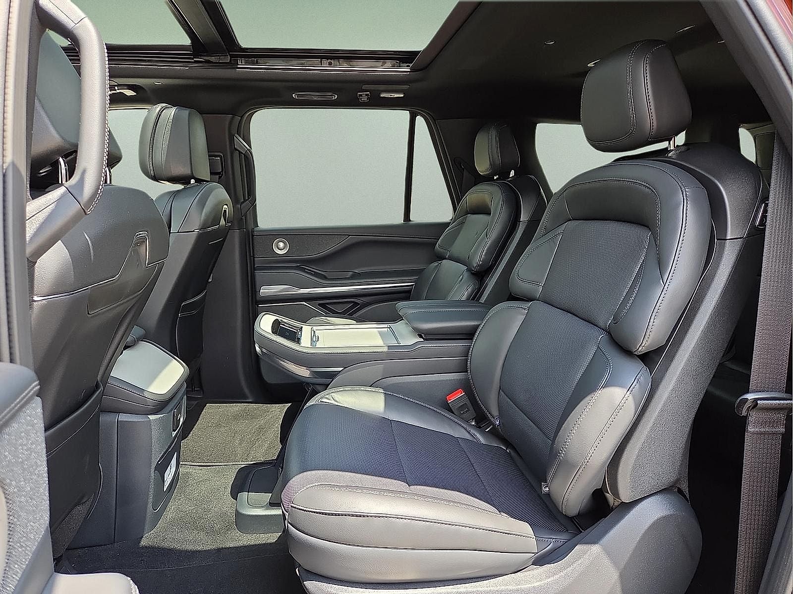 2027 Lincoln Navigator L Reserve