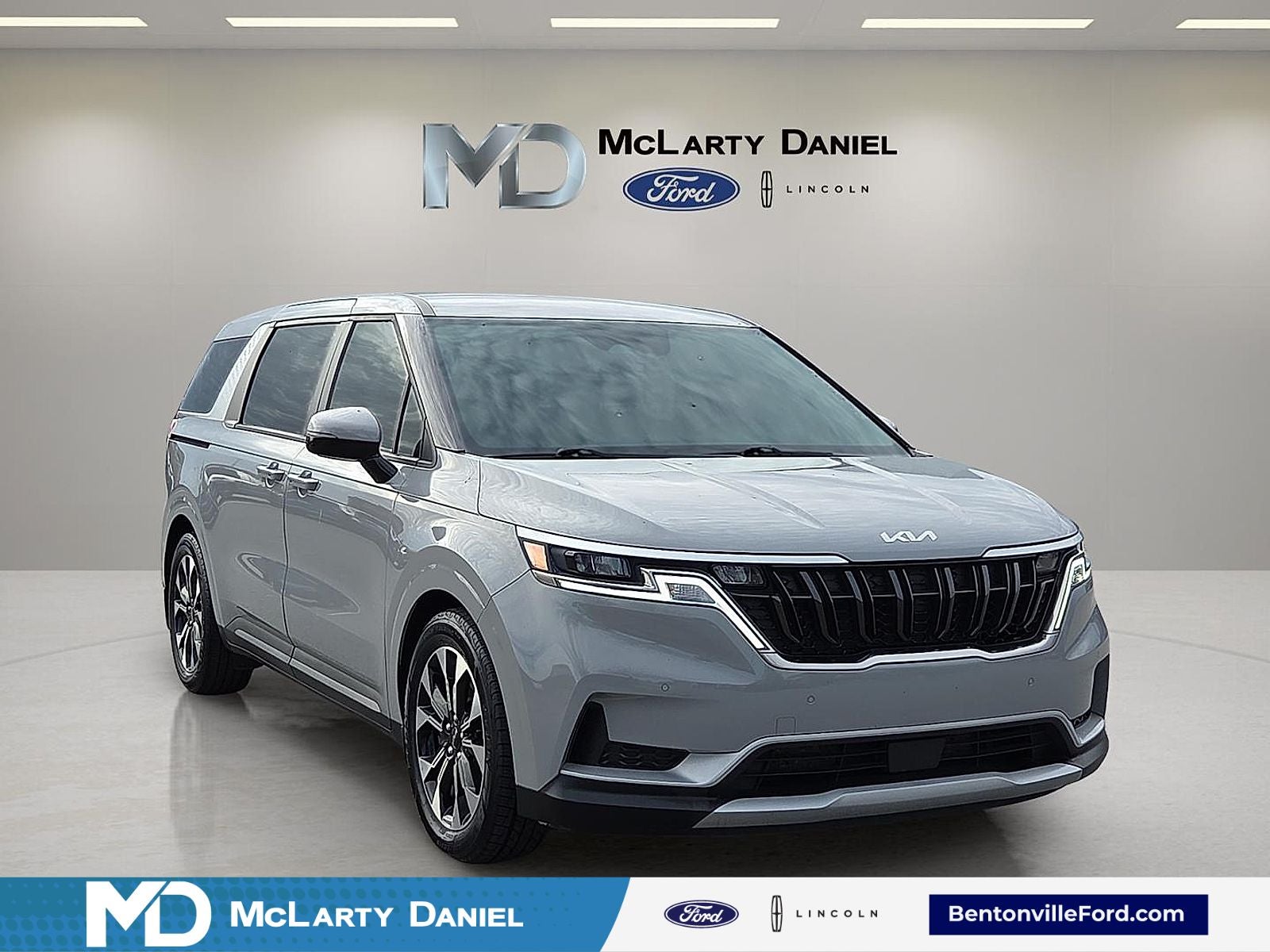 2023 Kia Carnival EX