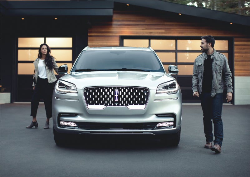 The sparkling grille of the 2023 Lincoln Aviator® Grand Touring model | McLarty Daniel Lincoln in Bentonville AR