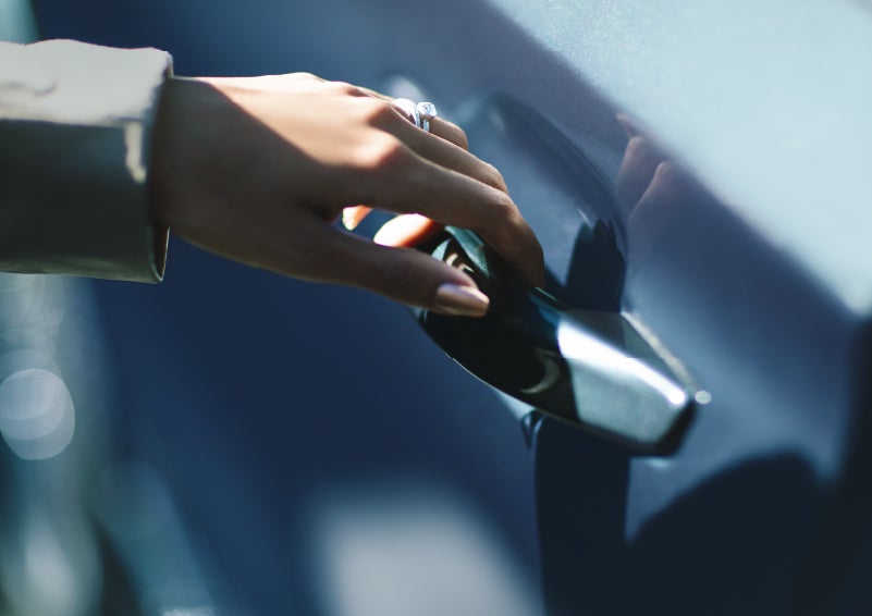 A hand gracefully grips the Light Touch Handle of a 2024 Lincoln Aviator® SUV to demonstrate its ease of use | McLarty Daniel Lincoln in Bentonville AR