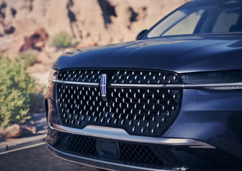 The stylish grille of a 2024 Lincoln Nautilus® SUV sparkles in the sunlight. | McLarty Daniel Lincoln in Bentonville AR