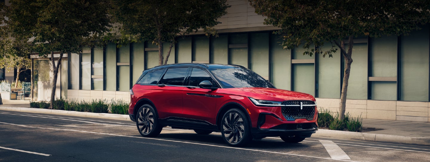 A 2025 Lincoln Nautilus® SUV with an available hybrid powertrain is parked in an urban setting. | McLarty Daniel Lincoln in Bentonville AR